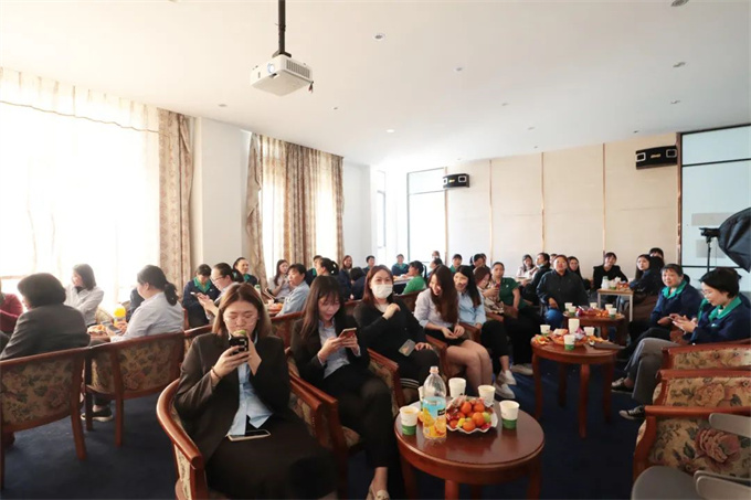 碧涞巾帼别样红!