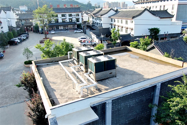 云南古镇用空气能温泉热泵热水机，恒温舒适更节能