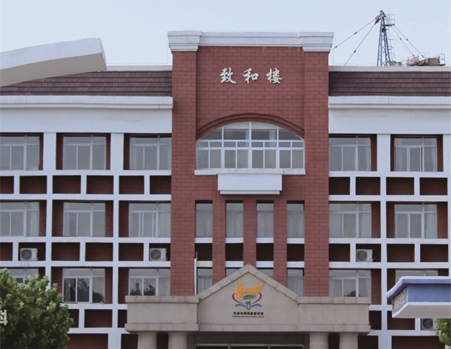 学校建设空气能供暖系统的优势介绍