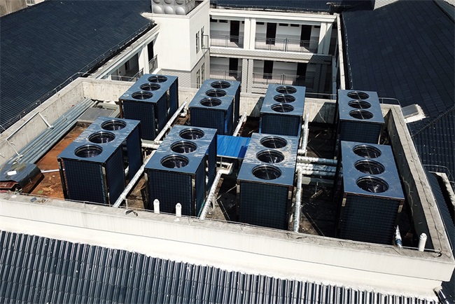 高中校园热水系统以空气能为热源怎么样