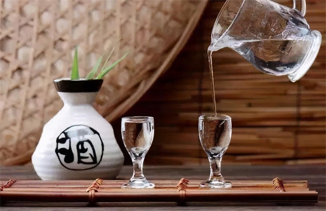 白酒厂节能改造方案优选高温蒸汽热泵机组