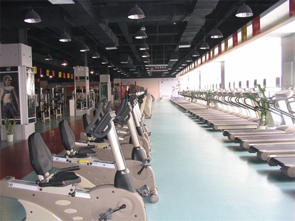 俱乐部采暖工程用空气源热泵，恒温舒适更省钱