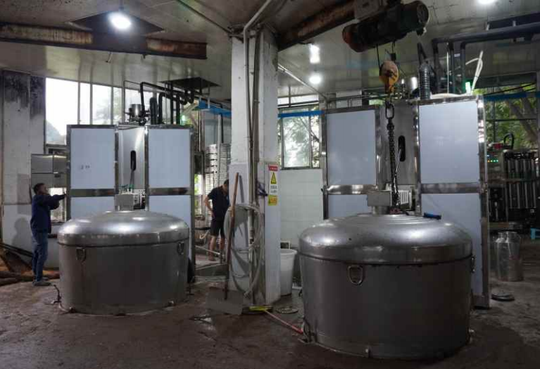 电费从40万降到14万！台海酒业换装碧涞高温热泵蒸酒机，一年省出26万