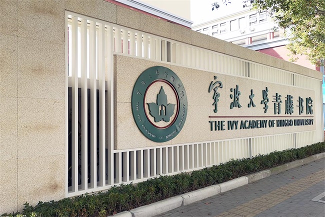 学校热水系统选用直热空气能热泵，多大水量都能满足