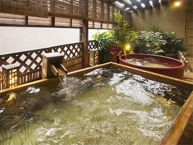 浴堂建设空气能热水工程，恒温热水节能享