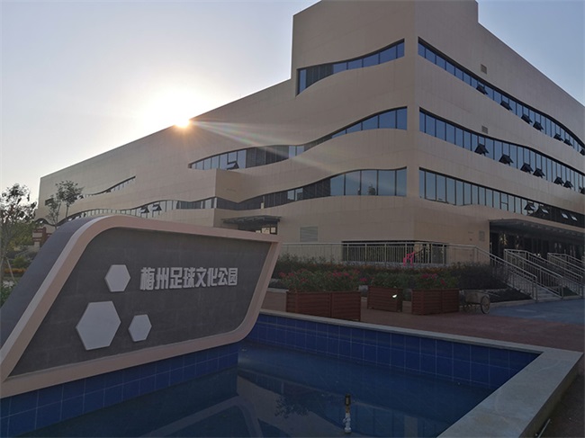 广东体育馆专用的空气能泳池机