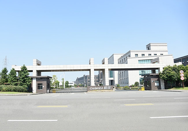 哪个品牌的空气源热泵产品更适合大型工厂使用