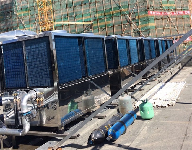 打造高端游泳馆用空气源热泵机组，省心省力更安全