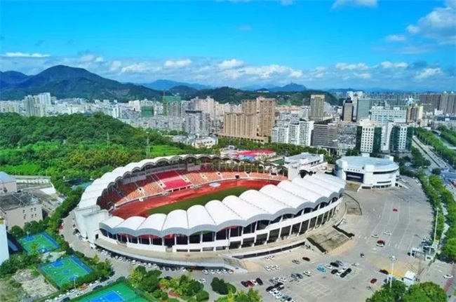 体育馆建设空气能热水工程的好处