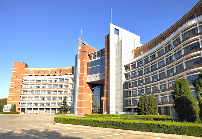 学校热水用空气能热泵，节能安全更舒适