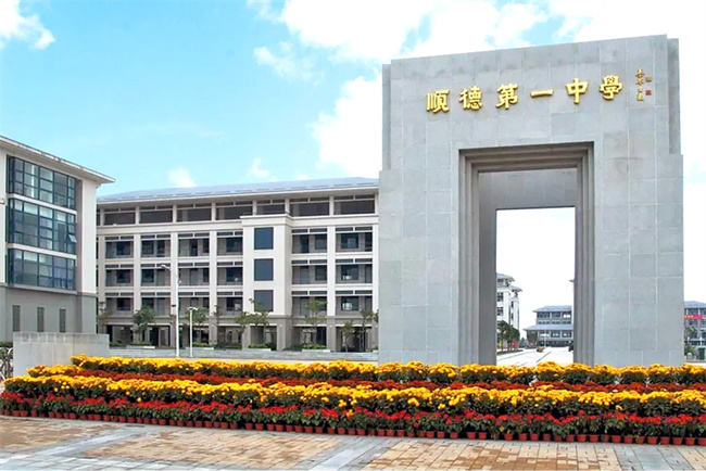 学校热水改造工程用碧涞空气能热泵，节能安全更智能