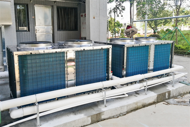 学校热水改造工程用碧涞空气能热泵，节能安全更智能