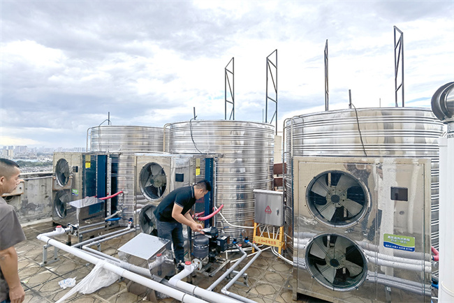 广东揭阳丽枫酒店采用碧涞高效常压直热一体机组,安装便捷,提升热水舒适度