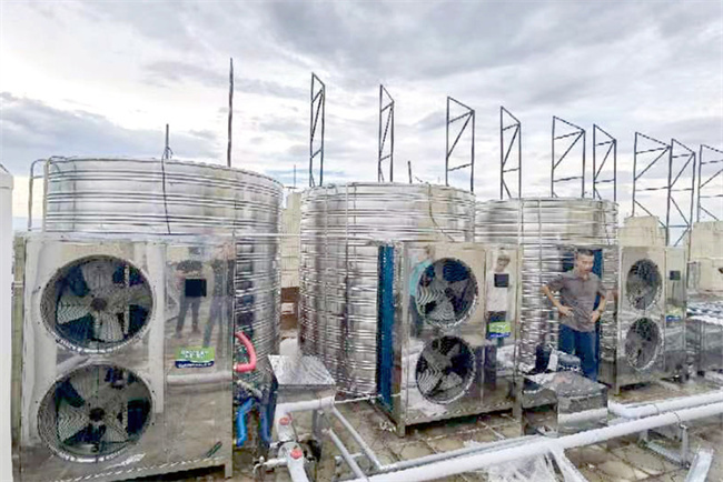 广东揭阳丽枫酒店采用碧涞高效常压直热一体机组,安装便捷,提升热水舒适度