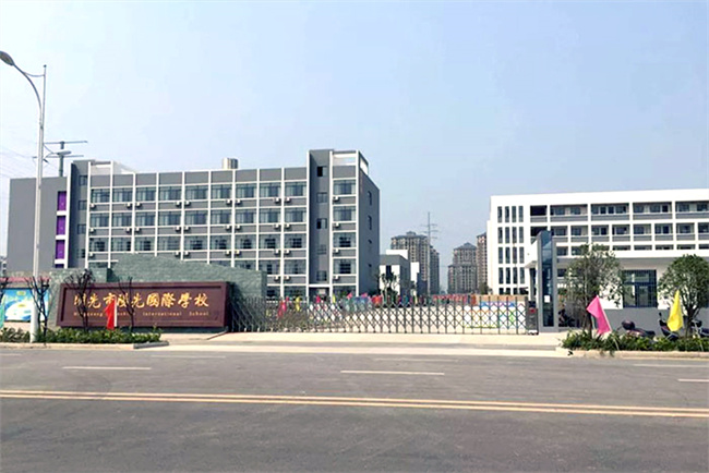 阳光国际学校安装碧涞直热式热泵热水系统：环保、节能、安全的典范