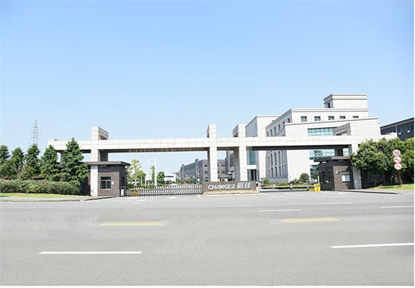 宿舍热水设备选空气能热水机，水温恒定更安全