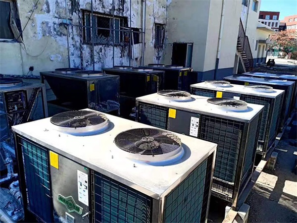 北方学校热水工程用超低温空气能热泵，温度再低也不慌