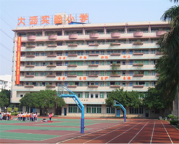 小学热水设备选空气源热水热泵，水量大还恒温